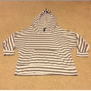 Mid Sleeve Hooded Shirt